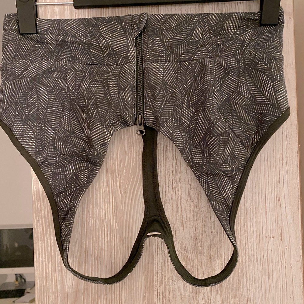 Lululemon sports bra. Dark Green